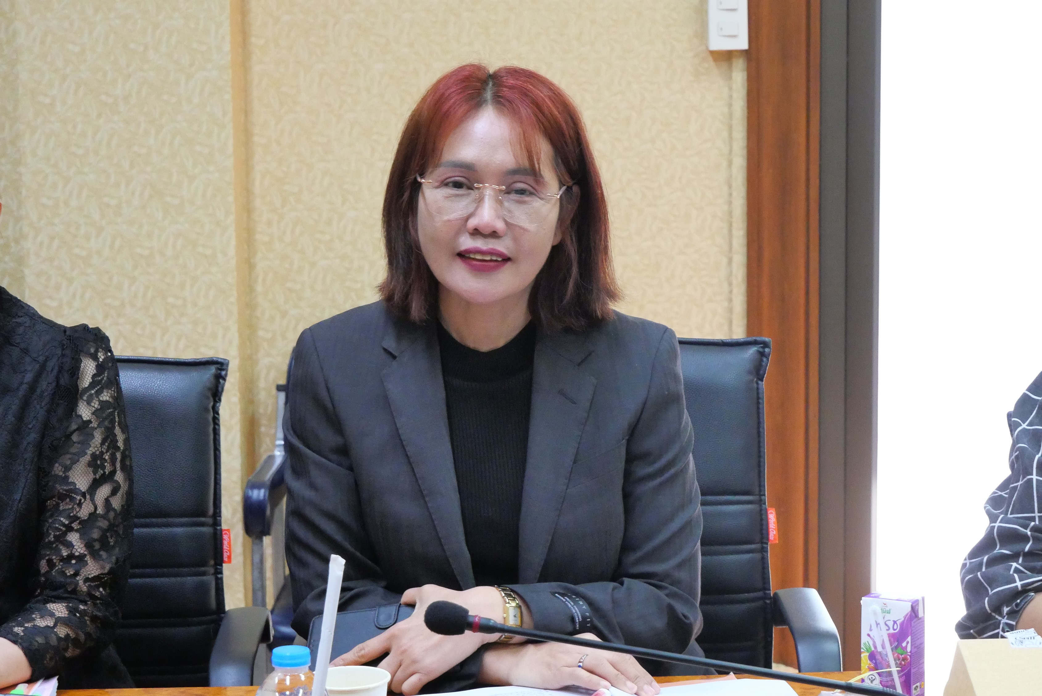 title - ส.ป.ก. ประชุมคณะกรรมการพิจารณาการขอพระราชทานเครื่องราชอิสริยาภรณ์ อันเป็นที่เชิดชูยิ่งช้างเผือก เครื่องราชอิสริยาภรณ์อันมีเกียรติยิ่งมงกุฎไทย และเหรียญจักรพรรดิมาลา ครั้งที่ 1/2569